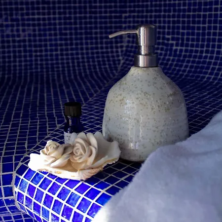 Charming With Pool & Scenic Garden Villa